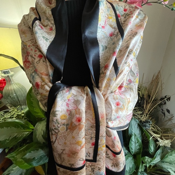 Alexander McQueen Silk wrap/Shawl. - Picture 5 of 16